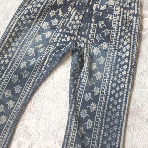 💎FREE PEOPLE 💎Rare, like new! size 28 Bali print festival raw hem flare jeans! - Picture 6 of 12